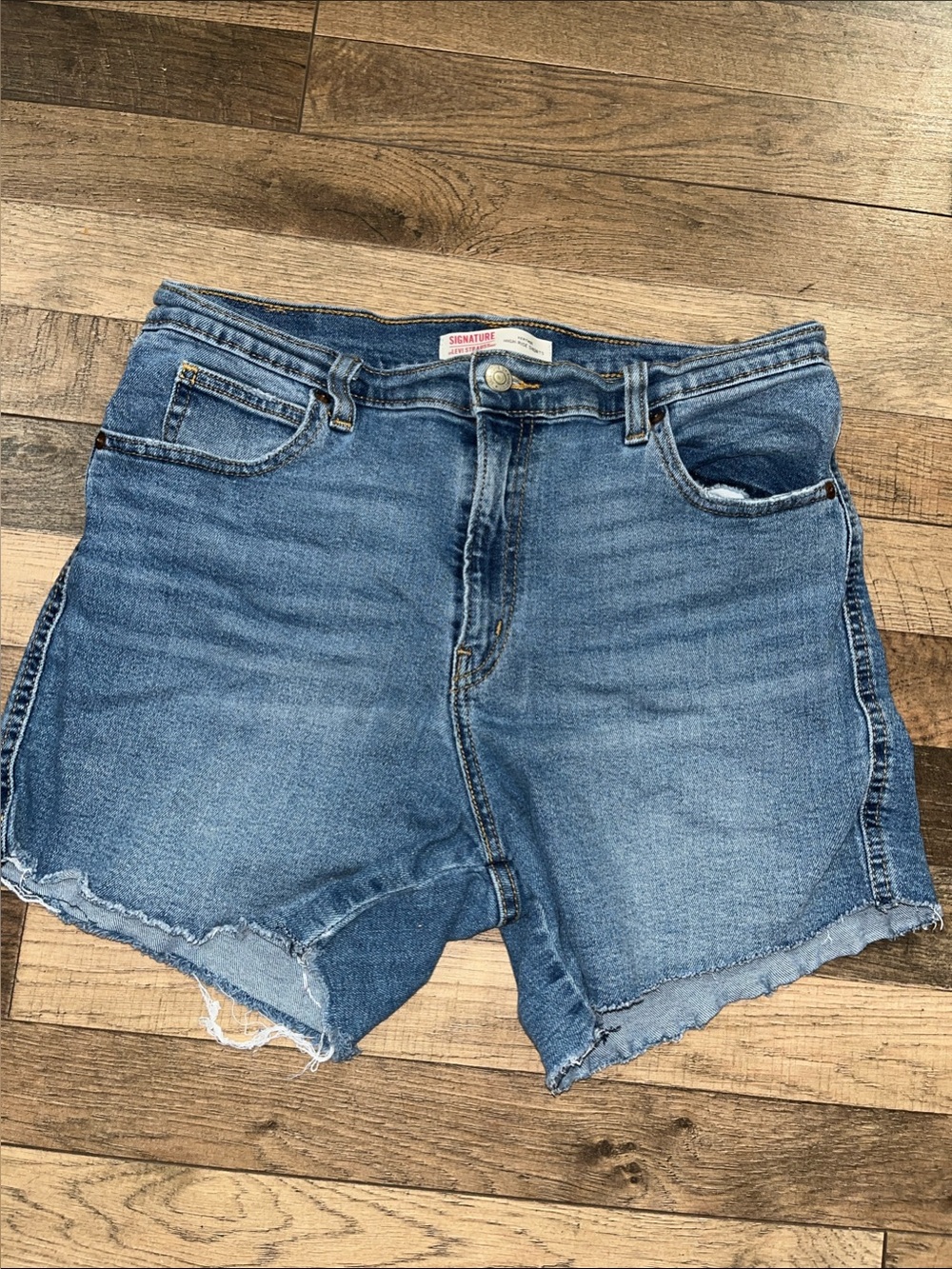 Size 10 Levi’s Signature Denim Shorts
